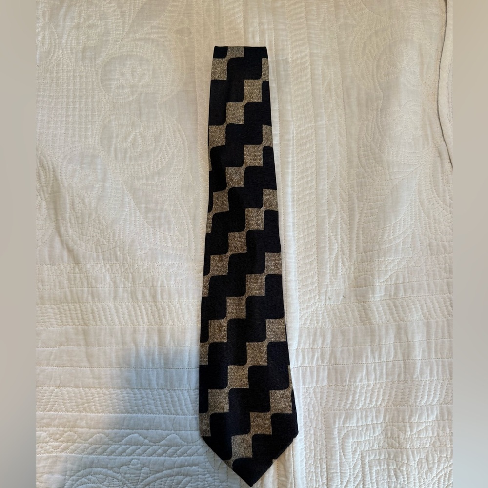 Vintage 1980s Black and Beige Silk Tie Size: OS